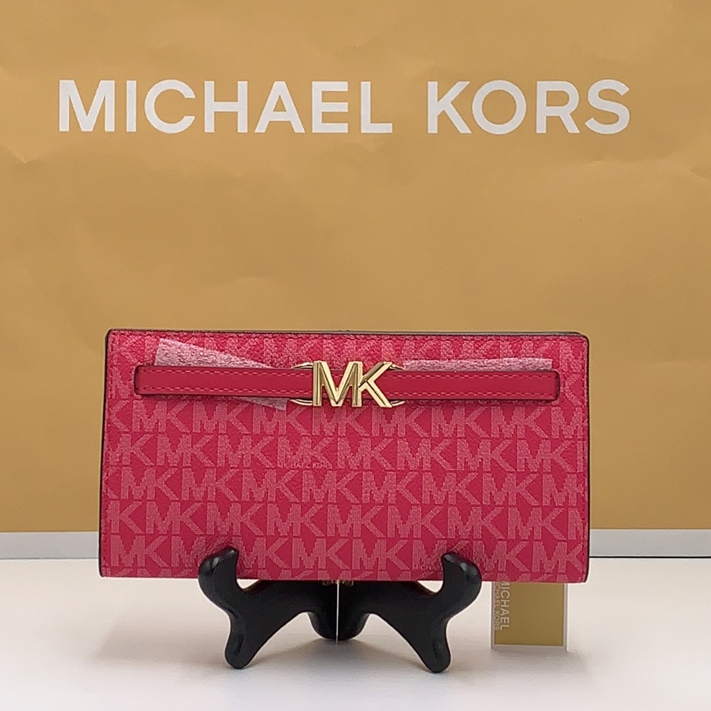 MICHAEL KORS Reed Large
Snap Signature Wallet Electric Pink color